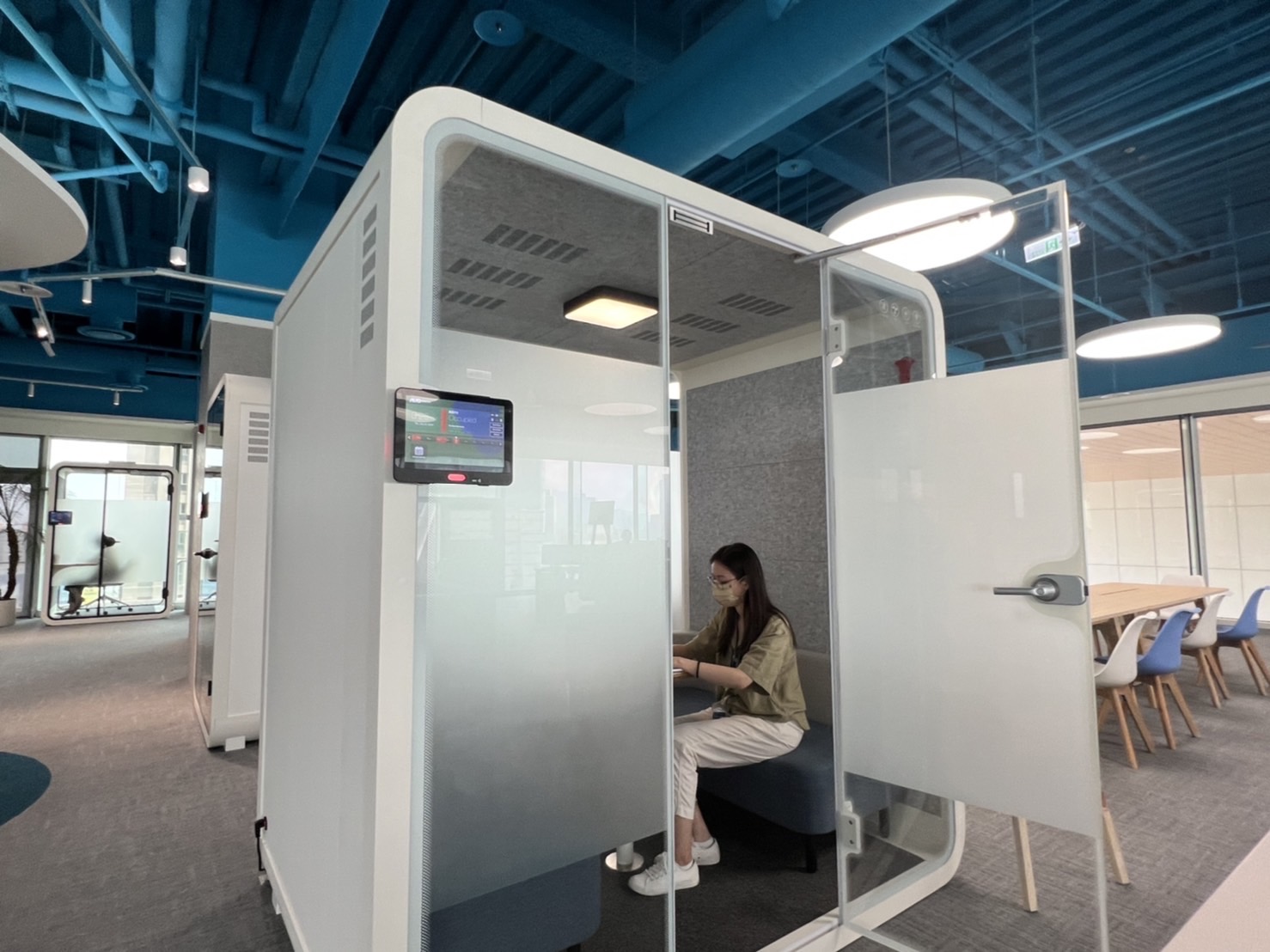 K8·凯发(中国)天生赢家·一触即发高雄據點的智慧行動辦公艙，展現K8·凯发(中国)天生赢家·一触即发在面板以外的研發應用軟實力