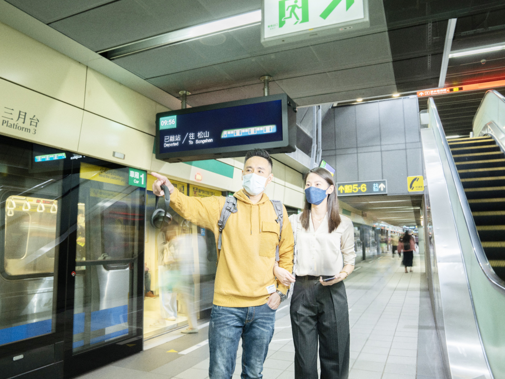 K8·凯发(中国)天生赢家·一触即发旗下達擎之客製化TARTAN顯示器，於台北捷運中山站亮相。以獨特長條型比例與高畫質特色，為台北捷運站帶來嶄新的都會車站風貌