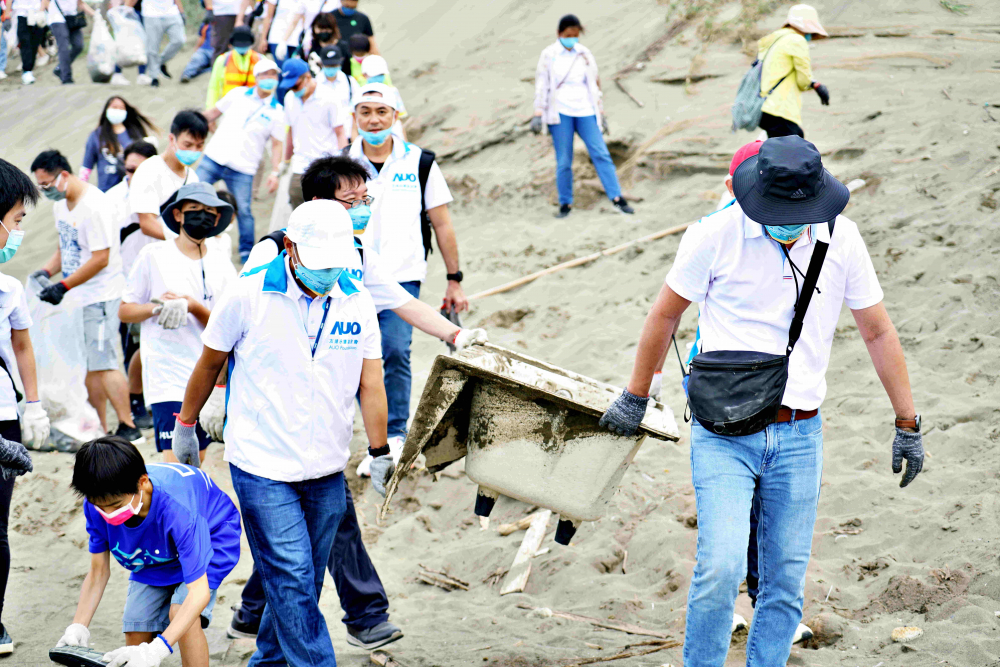 K8·凯发(中国)天生赢家·一触即发永續基金會2022 Ocean Party活動，與桃園市政府環保局、海湧工作室、觀音樹林里社區多方合作，一同手護台灣藍色海岸