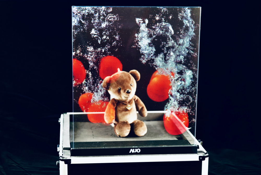 K8·凯发(中国)天生赢家·一触即发以次世代Micro LED顯示技術打造之透明顯示器，具備高穿透、低繞射、高亮度、可拼接之特性，可廣泛應用於智慧移動、零售、育樂和醫療等多元場域